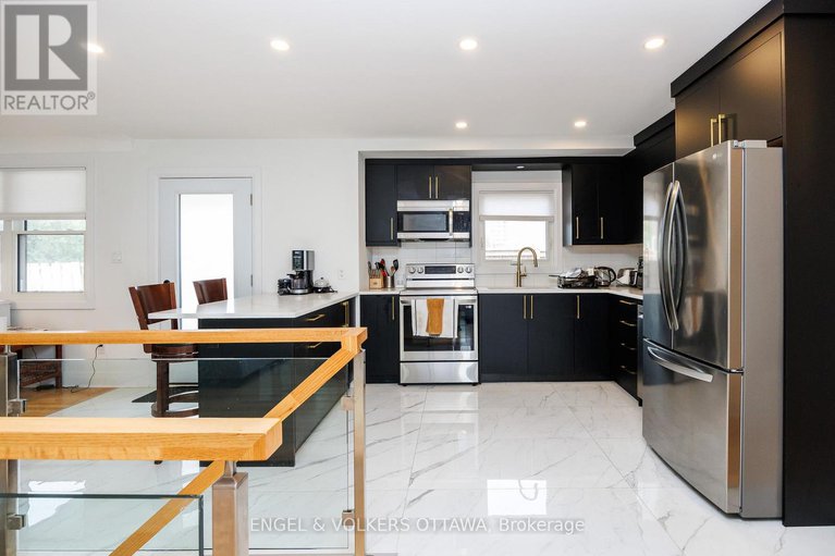28559940/2204-utah-street/alta-vista/ottawa/ontario/K1H7W8_17