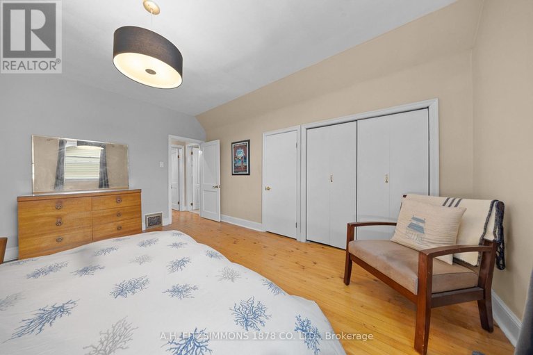 29668585/564-tweedsmuir-avenue/westborohampton-park/ottawa/ontario/K1Z5P2_22