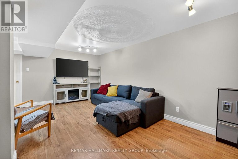 28929560/1821-brousseau-crescent/chateauneuf/ottawa/ontario/K1C2Y5_32