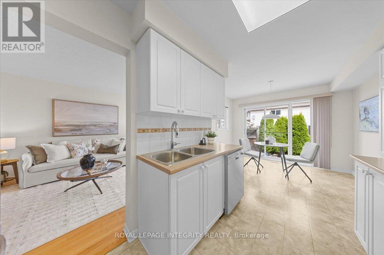 28809017/2093-bergamot-circle/springridgeeast-village/ottawa/ontario/K4A4R4_17