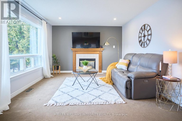 28173449/9-shannondoe-crescent/bridlewood/ottawa/ontario/K2M2C8_12