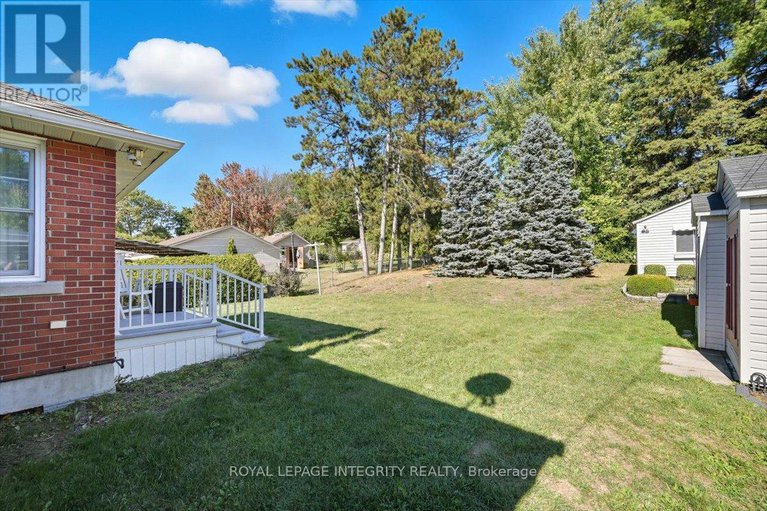 29312140/39-appleford-street/cardinal-heights/ottawa/ontario/K1J6T7_31