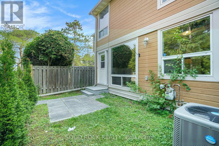 28737979/34-4573-carrington-place/pineview/ottawa/ontario/K1B4P8_28