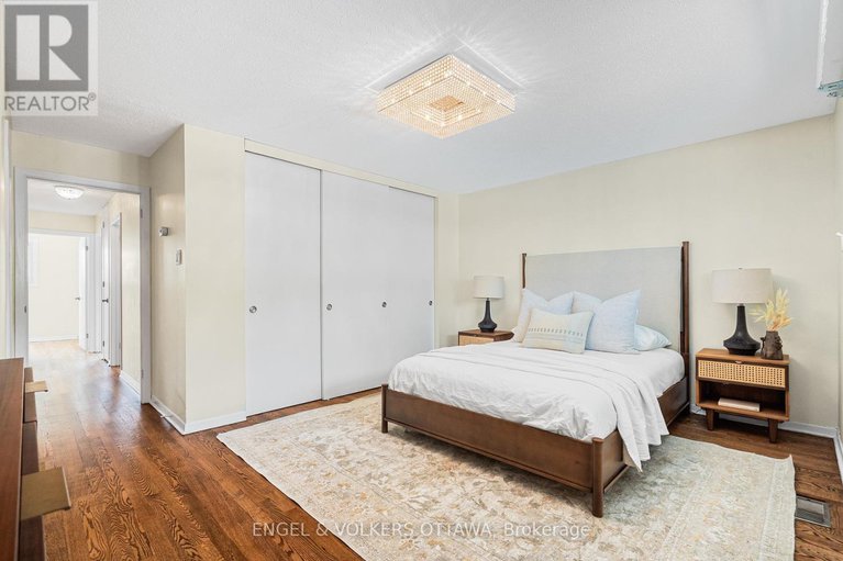 28957862/16-benson-street/borden-farmstewart-farmcarleton-heightsparkwood-hills/ottawa/ontario/K2E5J5_23