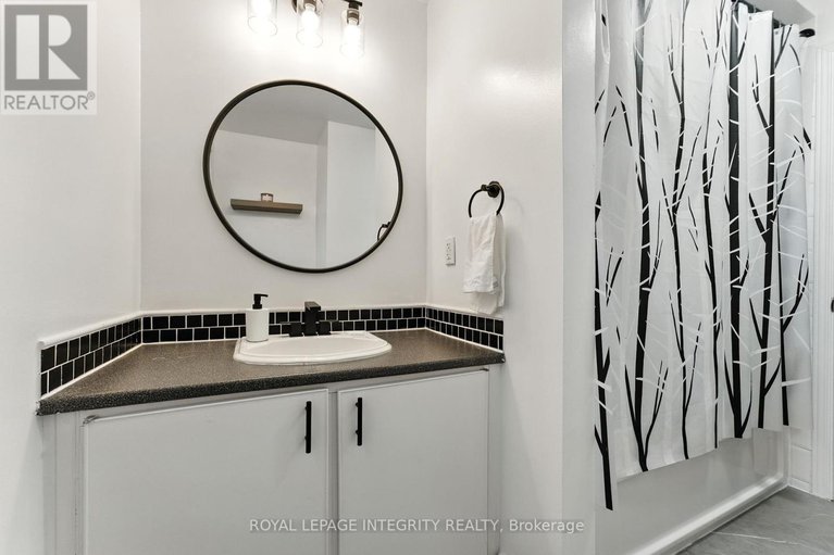 28843090/7900-decarie-drive/orleans-wood/ottawa/ontario/K1C2K3_31