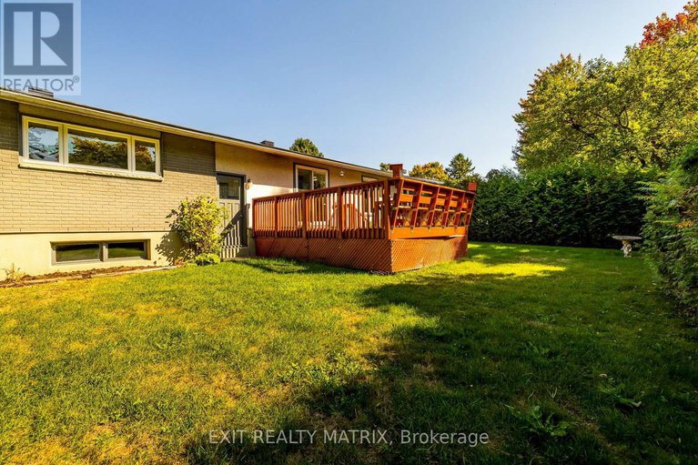 28932484/8-brian-crescent/bruce-farmgraham-parkqualicumbellands/ottawa/ontario/K2H6X3_32