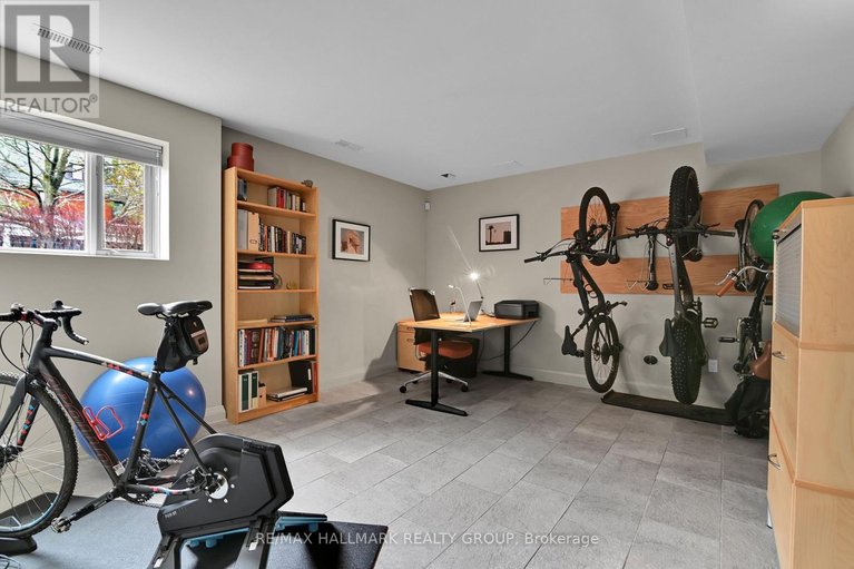 29674266/481-melbourne-avenue/mckellarhighland/ottawa/ontario/K2A1W4_25