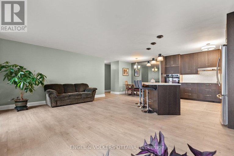 28939396/1006-2951-riverside-drive/mooneys-bayriverside-park/ottawa/ontario/K1V8W6_17