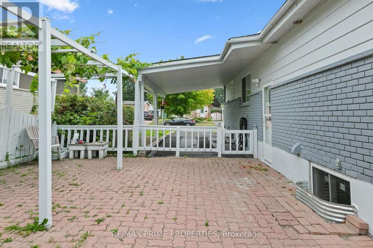 28675419/1035-connery-avenue/elmvale-acresurbandale/ottawa/ontario/K1G2N9_38