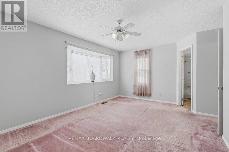 29379156/1707-des-perdrix-crescent/orleanssunridge/ottawa/ontario/K1C5E3_23