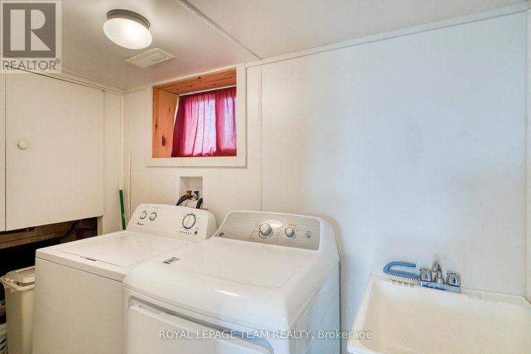 28272638/268-ottawa-street/almonte/mississippi-mills/ontario/K0A1A0_20