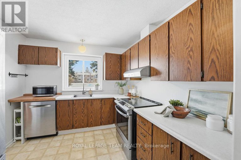 29399726/b-461-moodie-drive/arbeatha-park/ottawa/ontario/K2H8T7_7