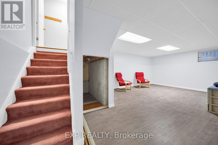 29415894/4-huntersfield-drive/hunt-club-parkgreenboro/ottawa/ontario/K1T3E4_35