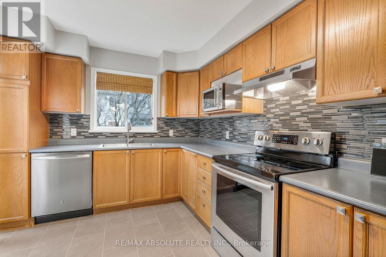 29139961/11-foxden-place/hunt-club-park/ottawa/ontario/K1G6A5_11