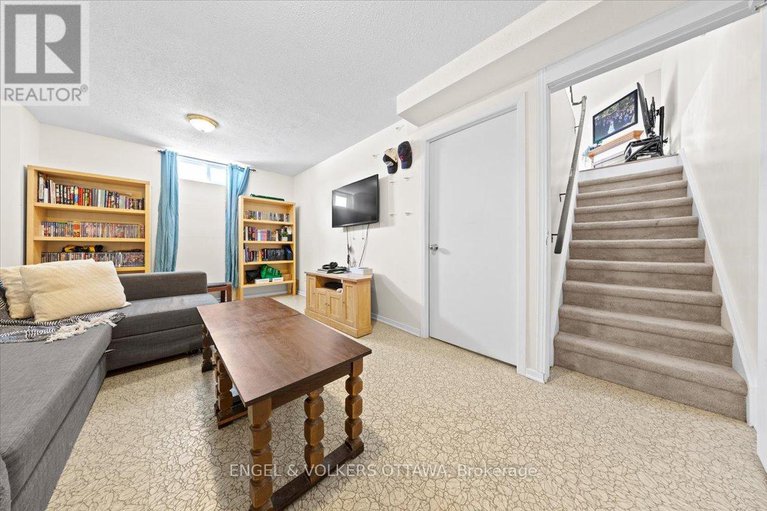 29422354/a-1753-lamoureux-drive/queenswood-heights-south/ottawa/ontario/K1E2N3_28