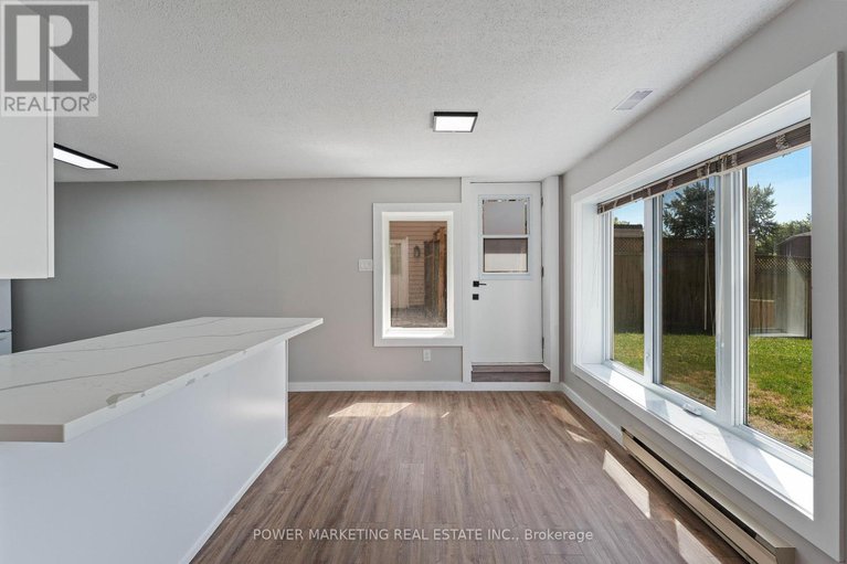 29131275/5722-kemplane-court/blackburn-hamlet-south/ottawa/ontario/K1W1B8_27