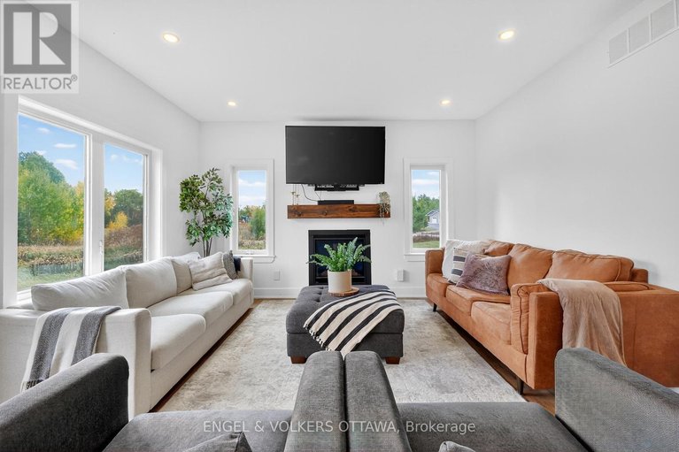 29591806/57-paul-a-bertrand-drive/mcnabbraeside-twps/mcnabbraeside/ontario/K7S3G8_18