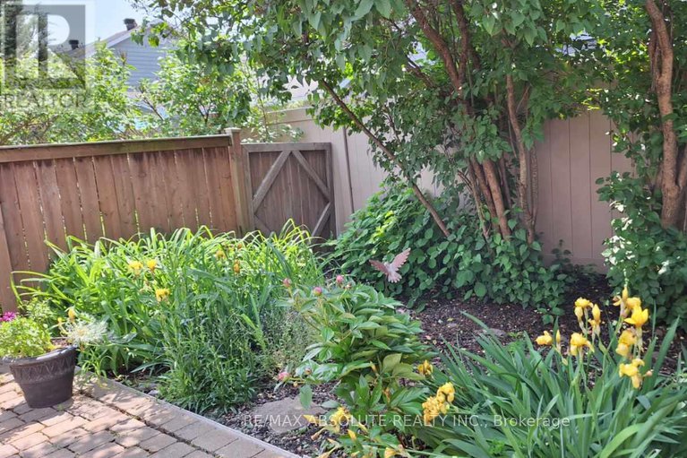 29139961/11-foxden-place/hunt-club-park/ottawa/ontario/K1G6A5_23