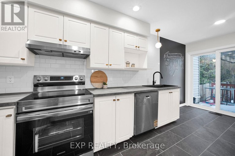 29260419/30-drysdale-street/beaverbrook/ottawa/ontario/K2K3L3_11