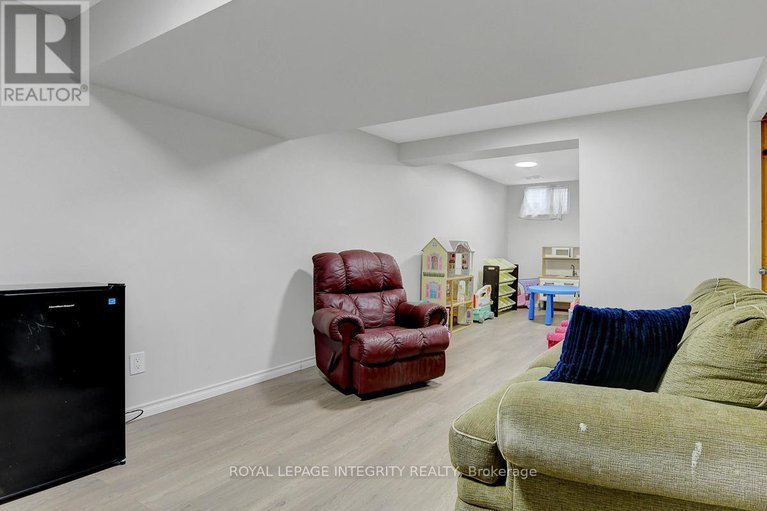 29178454/34-stokes-crescent/glencairnhazeldean/ottawa/ontario/K2L2Z4_32