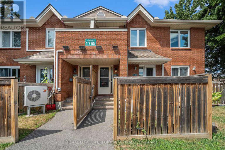 28756081/201-1765-cabaret-lane/fallingbrookpineridge/ottawa/ontario/K4A2H2_1