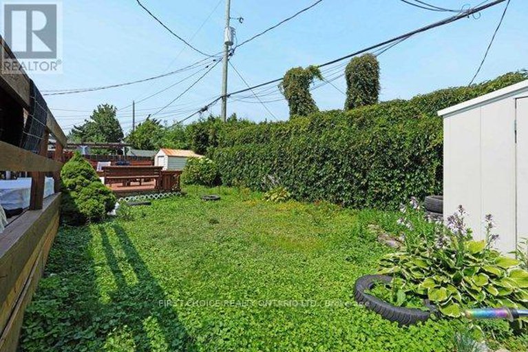 28977571/1753-heron-road/urbandale-acres/ottawa/ontario/K1V6A2_24