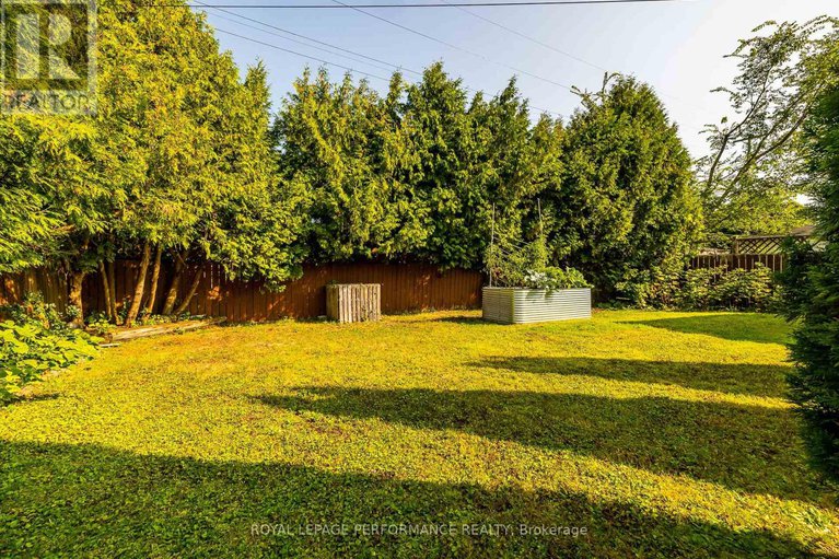 28842718/343-fullerton-avenue/overbrookcastle-heights/ottawa/ontario/K1K1K2_45