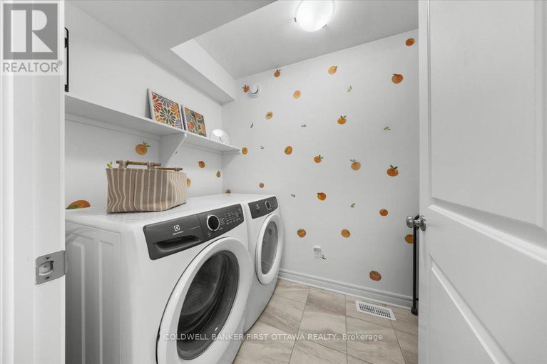 28984522/54-bergschrund-walk/mer-bleuebradley-estatesanderson-park/ottawa/ontario/K1W0P9_17