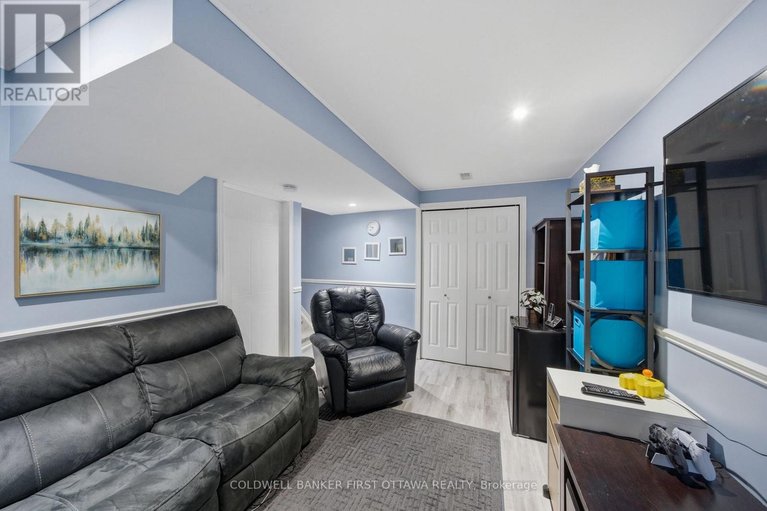 29644136/1902-hennessy-crescent/fallingbrookgardenway-south/ottawa/ontario/K4A3X7_30