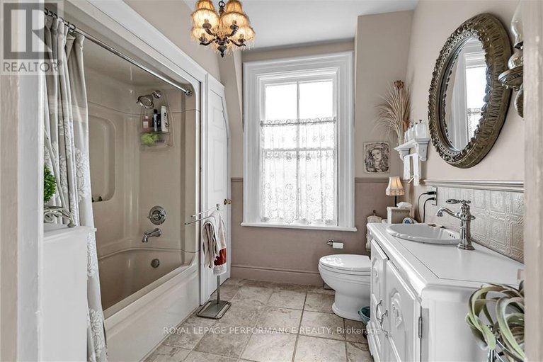 27561750/11-oak-street/lancaster/south-glengarry/ontario/K0C1N0_13