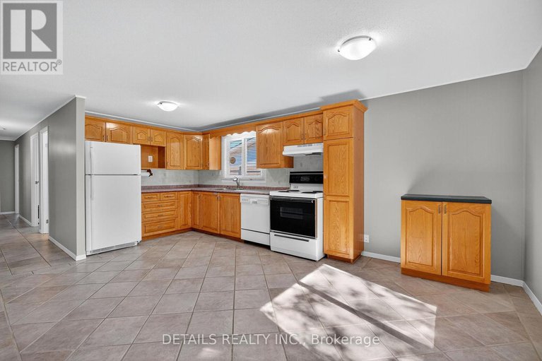 28952010/289-amiens-street/bilberry-creekqueenswood-heights/ottawa/ontario/K1E1N3_7