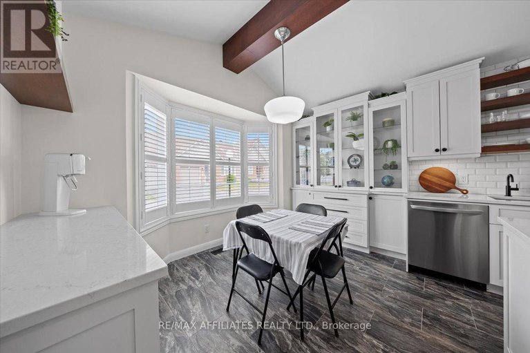 28528939/1244-foxborough-private-e/beaconwood/ottawa/ontario/K1J1E2_12