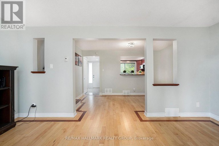 28410250/54-corley-private/heron-gateindustrial-park/ottawa/ontario/K1V8T7_8