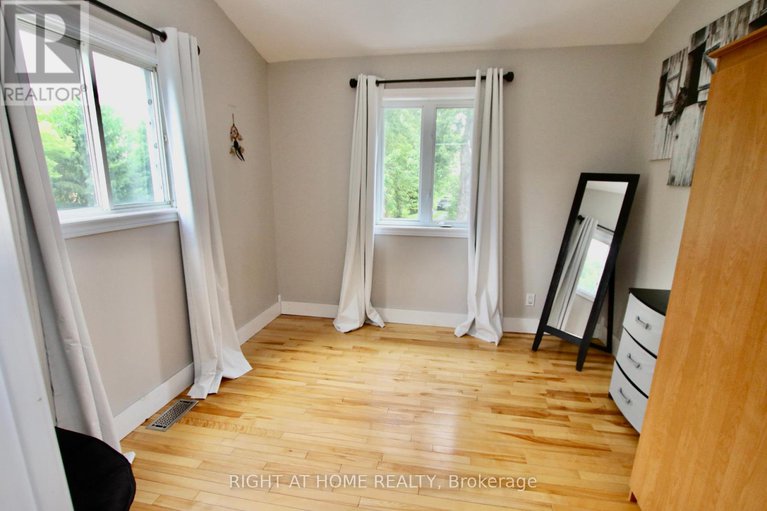 28500319/13928-connaught-road-s/north-dundas-winchester-twp/north-dundas/ontario/K0C1H0_21