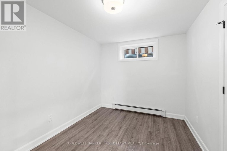 29157123/351-amiens-street/bilberry-creekqueenswood-heights/ottawa/ontario/K1E1P1_35