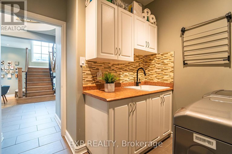 28485158/1466-rhea-place/cedardale/ottawa/ontario/K1V1H1_9