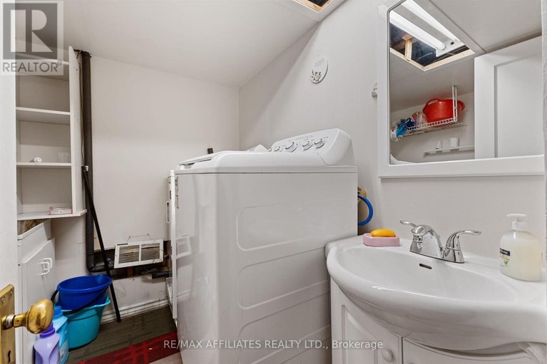 28333115/75-saxton-private/redwood-park/ottawa/ontario/K2H9P3_19
