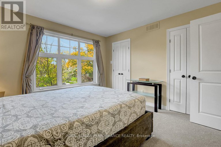 29013155/318-iona-street/westborohampton-park/ottawa/ontario/K1Z7B9_14