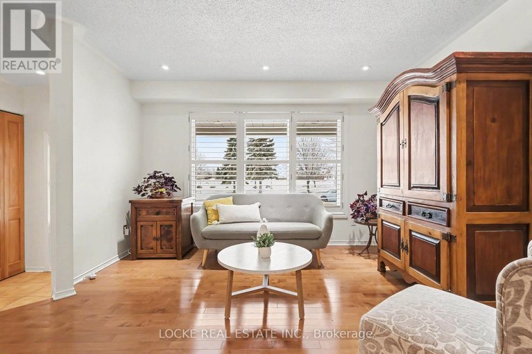 29468634/6020-longleaf-drive/orleans-village/ottawa/ontario/K1W1J2_6