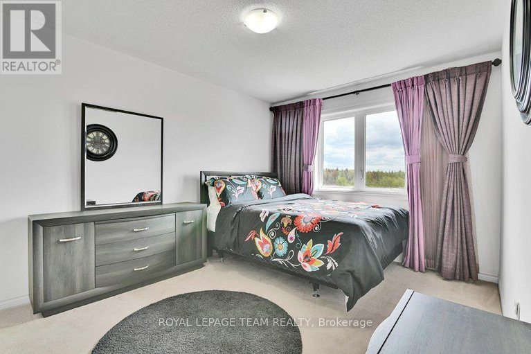 28330795/130-winterhaven-drive/mer-bleuebradley-estatesanderson-park/ottawa/ontario/K1W0H4_24
