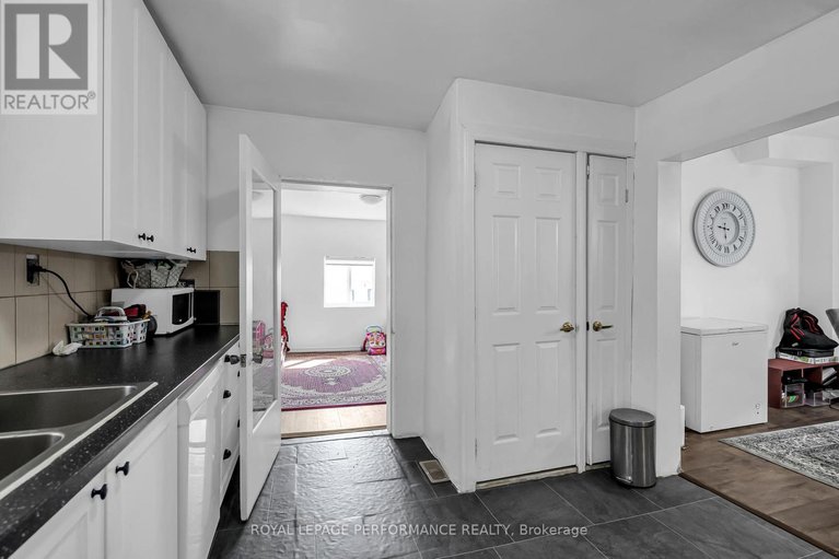28536713/149-dominion-street-s/alexandria/north-glengarry/ontario/K0C1A0_13