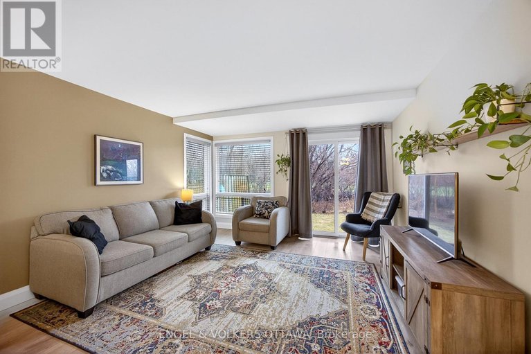 29616184/b-35-robinson-avenue/sandy-hill/ottawa/ontario/K1N8N8_8