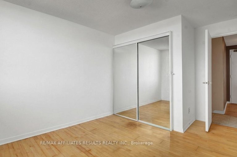 29670828/2110-415-greenview-avenue/britannia/ottawa/ontario/K2B8G5_27