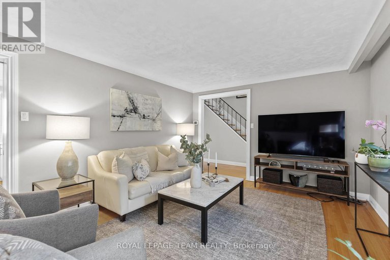 28964943/937-kingsmere-avenue/mckellar-heightsglabar-park/ottawa/ontario/K2A3K2_3