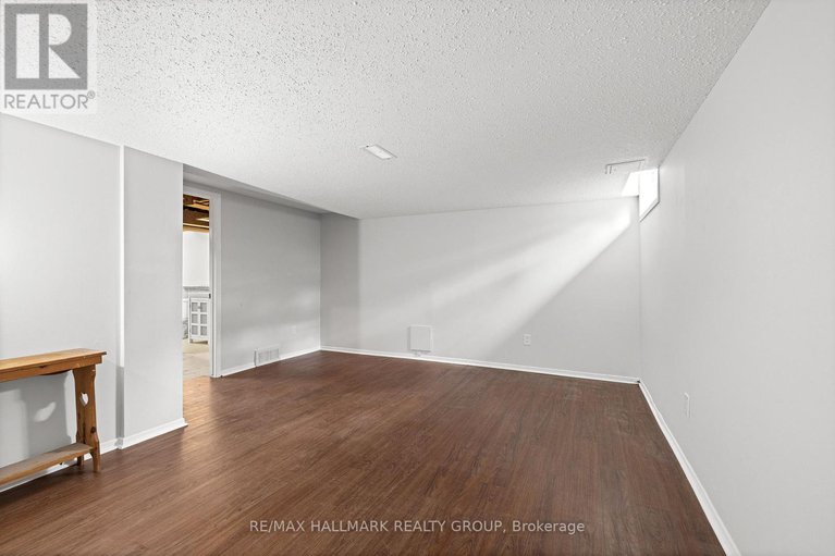 28871601/1083-millwood-court/convent-glen-north/ottawa/ontario/K1C3E9_36