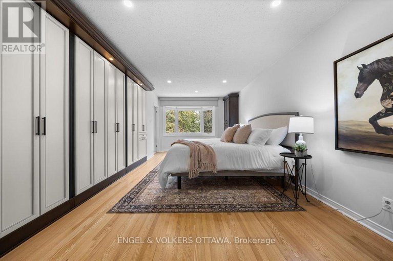 29548999/33-okanagan-drive/bruce-farmgraham-parkqualicumbellands/ottawa/ontario/K2H7E9_28