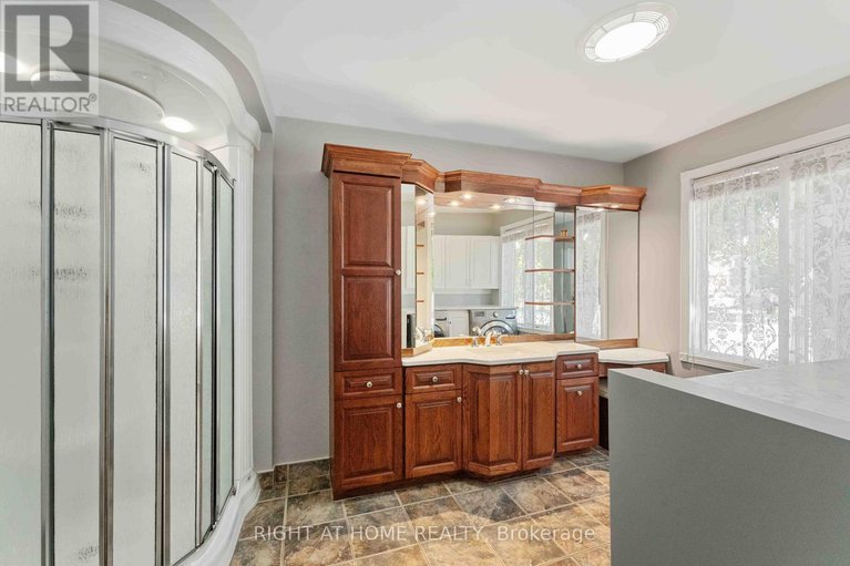 28502747/599-donald-street/overbrookcastle-heights/ottawa/ontario/K1K1L3_23