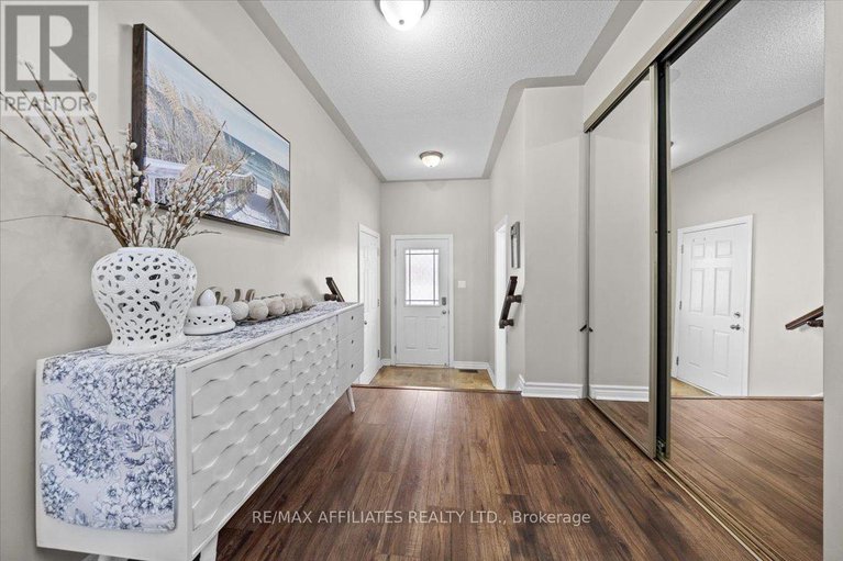 28378372/119-silvermoon-crescent/avalon-east/ottawa/ontario/K4A0P5_4
