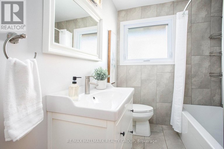 28828284/2088-bangor-street/elmvale-acresurbandale/ottawa/ontario/K1G2X7_16