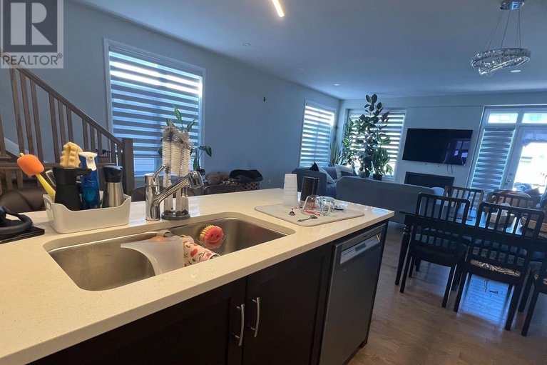 29537581/303-wigwas-street/cfb-rockcliffe-and-area/ottawa/ontario/K1K5A1_13